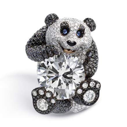 Бриллиантовое кольцо в виде белого медведя