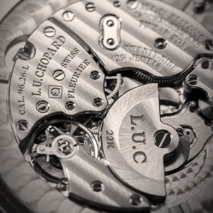 Meccanismo di un movimento di orologio svizzero L.U.C di Chopard.