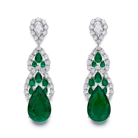 Paio di orecchini di diamanti e smeraldi da donna